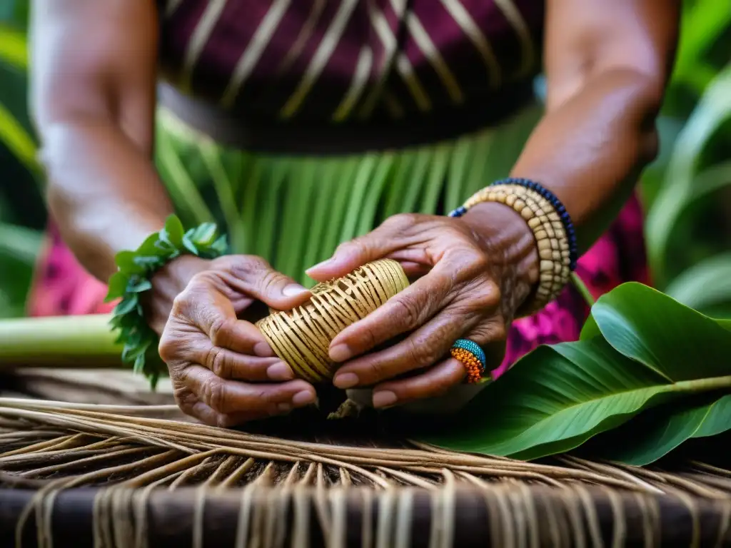 Manos expertas de mujer micronesia pelando y rallando taro, en preparaciones tradicionales de taro en Micronesia